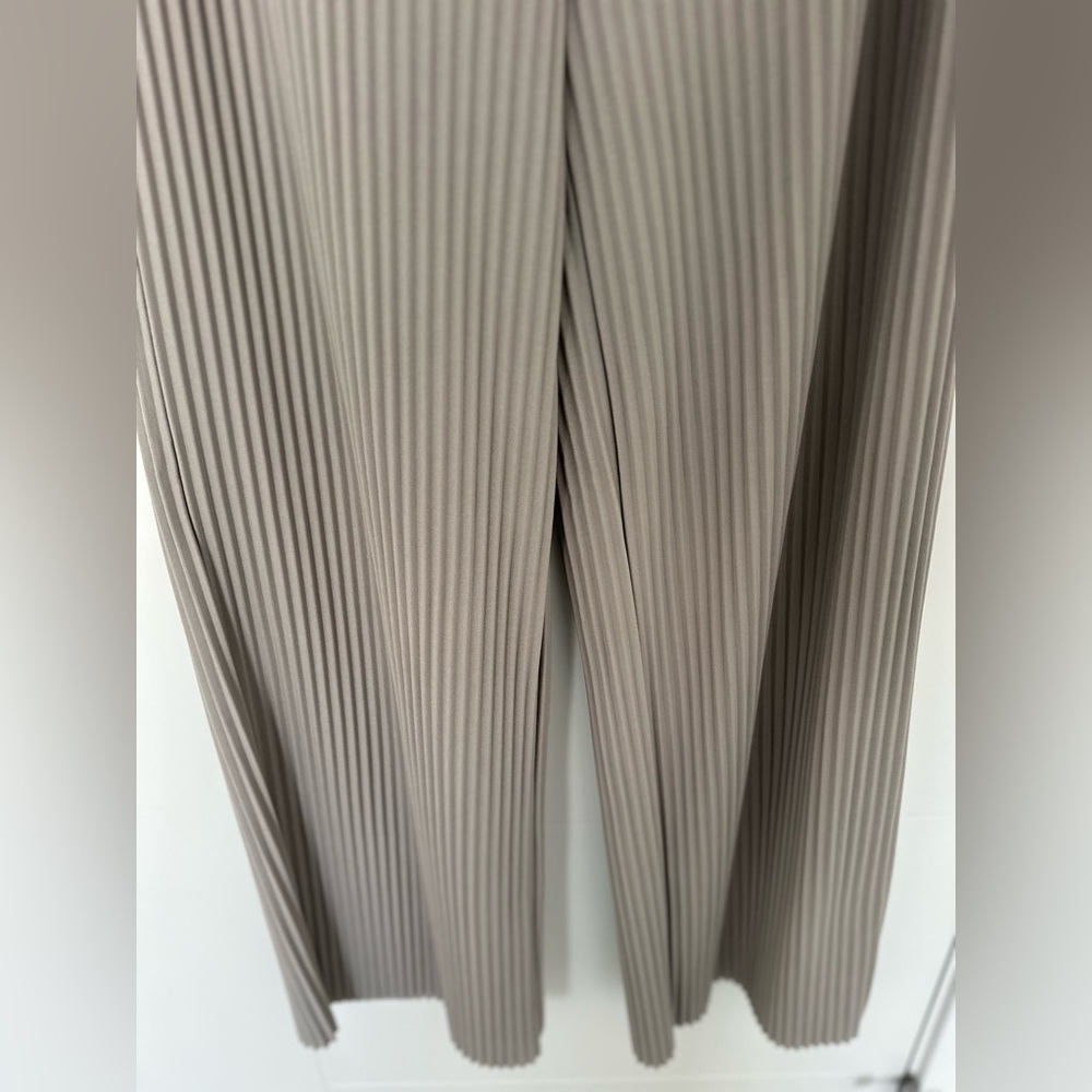 Aritzia Babaton Skilled Pant (Ashen Grey) - Picture 4 of 7